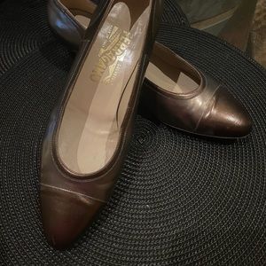 Ferragamo Italian Leather Bronze & Pewter Low Heel Pumps / Flats 8B